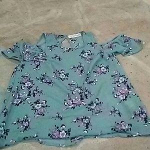 Blue cutoff blouse with floral pattern